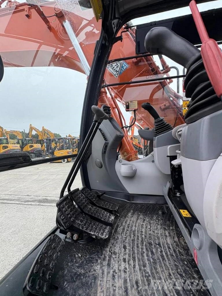 Hitachi ZX130 LCN-6 حفارات زحافة