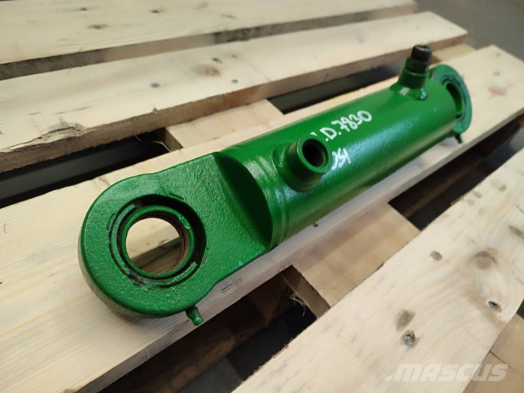John Deere Axle leveling actuator RE199206 JOHN DEERE 7830 Hydraulika