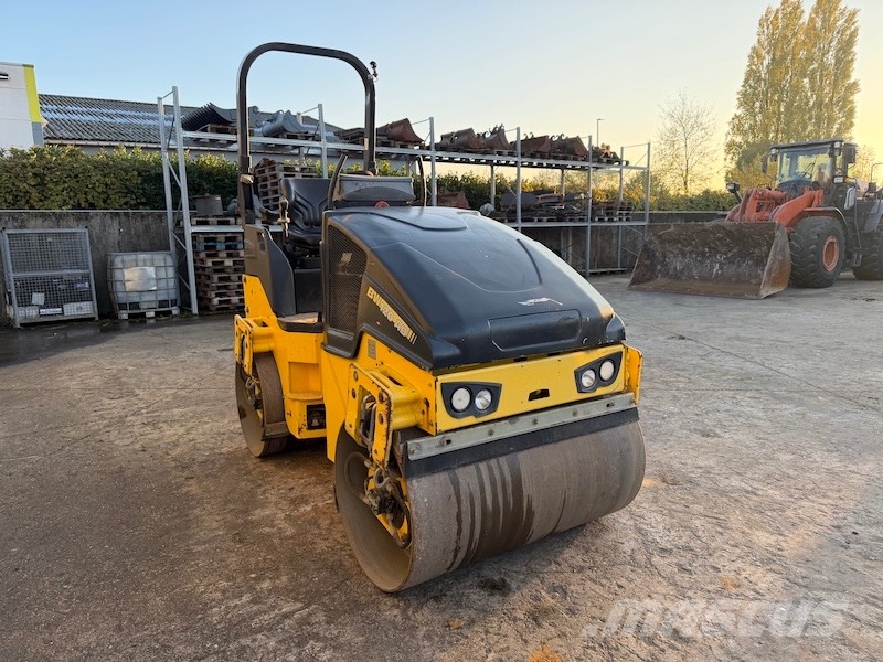 Bomag BW 120 AD-5 مداحل ثنائية الاسطوانة