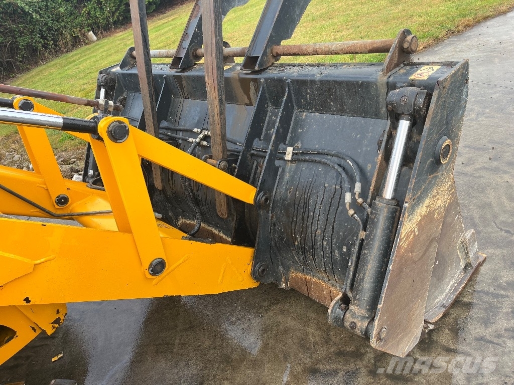 JCB 3CX Backhoe loaders