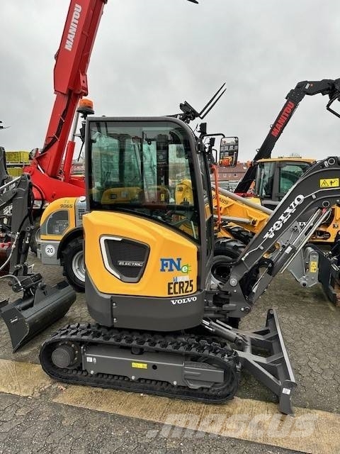 Volvo ECR25 EL Electric 小型挖掘机