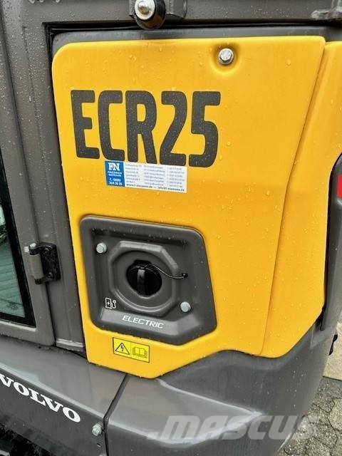 Volvo ECR25 EL Electric 小型挖掘机