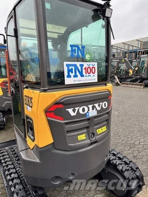 Volvo ECR25 EL Electric 小型挖掘机
