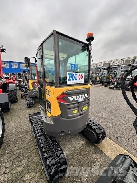 Volvo ECR25 EL Electric 小型挖掘机