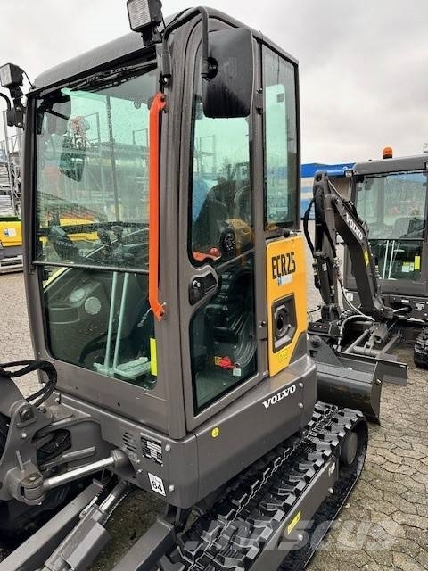 Volvo ECR25 EL Electric 小型挖掘机