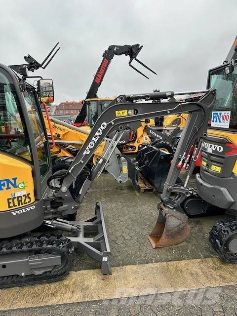 Volvo ECR25 EL Electric 小型挖掘机