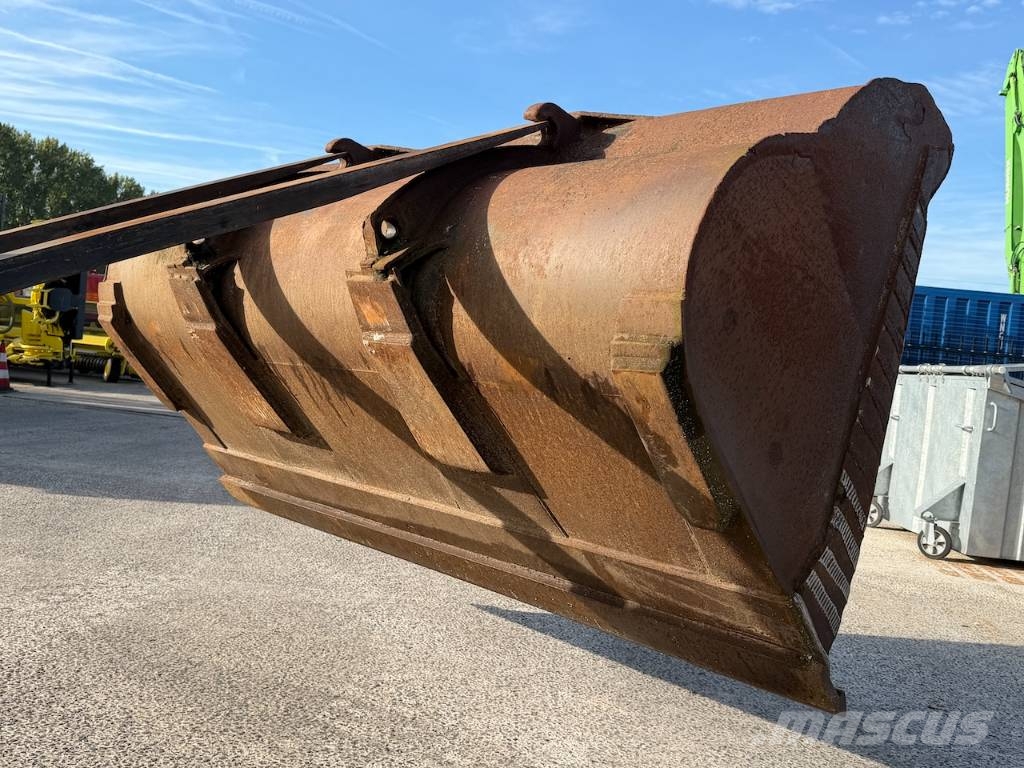 Dichte bak L110 / Loading bucket 285cm Volvo  q/c connection Buckets