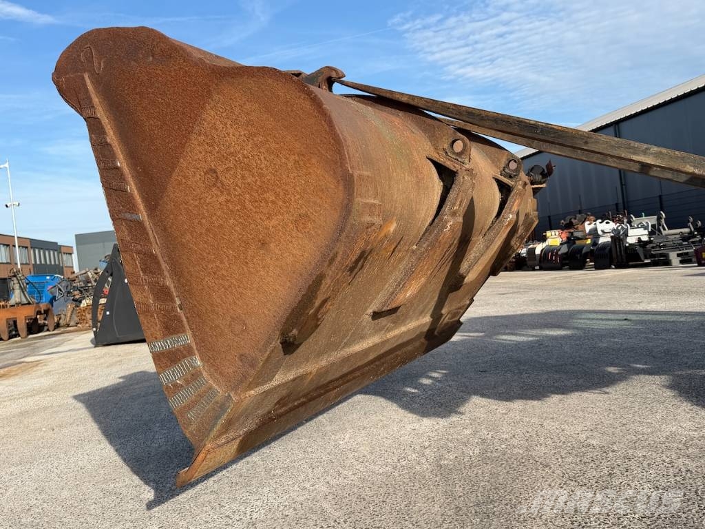 Dichte bak L110 / Loading bucket 285cm Volvo  q/c connection Buckets
