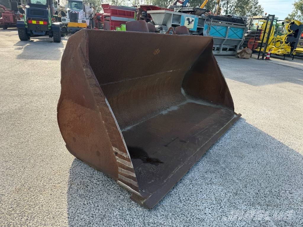 Dichte bak L110 / Loading bucket 285cm Volvo  q/c connection Buckets