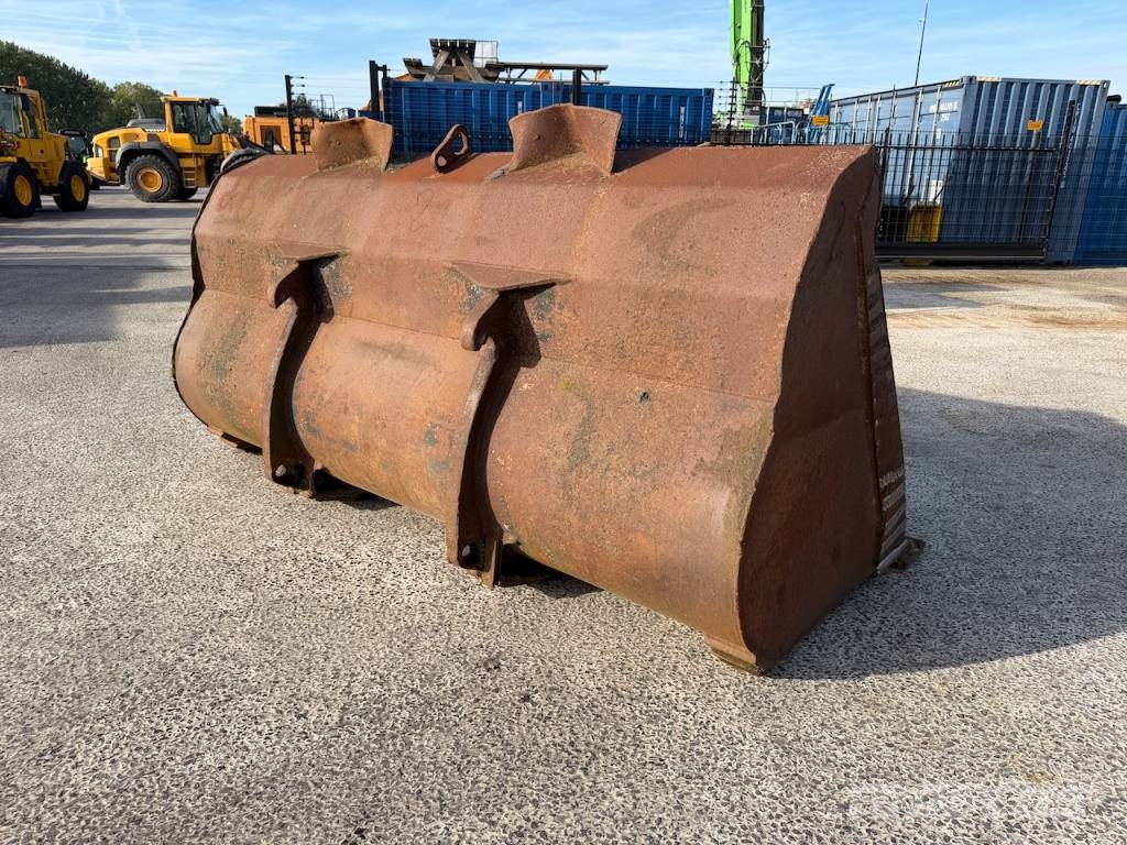 Dichte bak L110 / Loading bucket 285cm Volvo  q/c connection Buckets