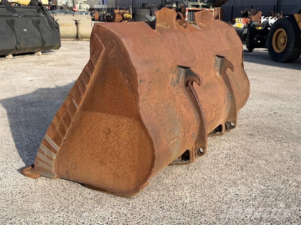 Dichte bak L110 / Loading bucket 285cm Volvo  q/c connection Buckets