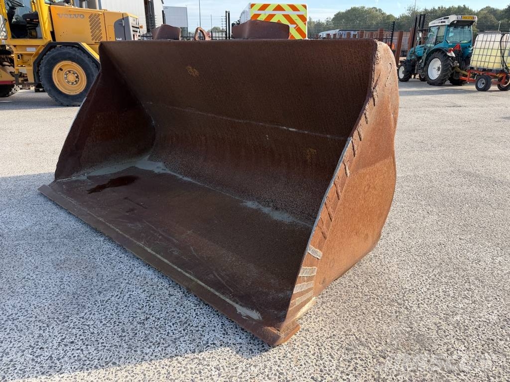 Dichte bak L110 / Loading bucket 285cm Volvo  q/c connection Buckets