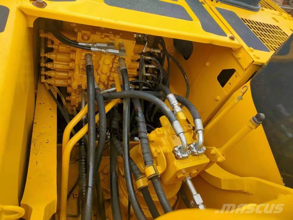 Komatsu PC220 Εκσκαφείς με ερπύστριες