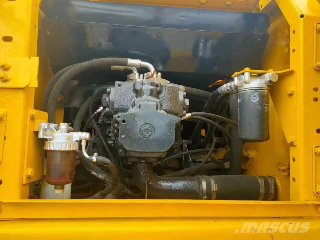 Komatsu PC220 Εκσκαφείς με ερπύστριες