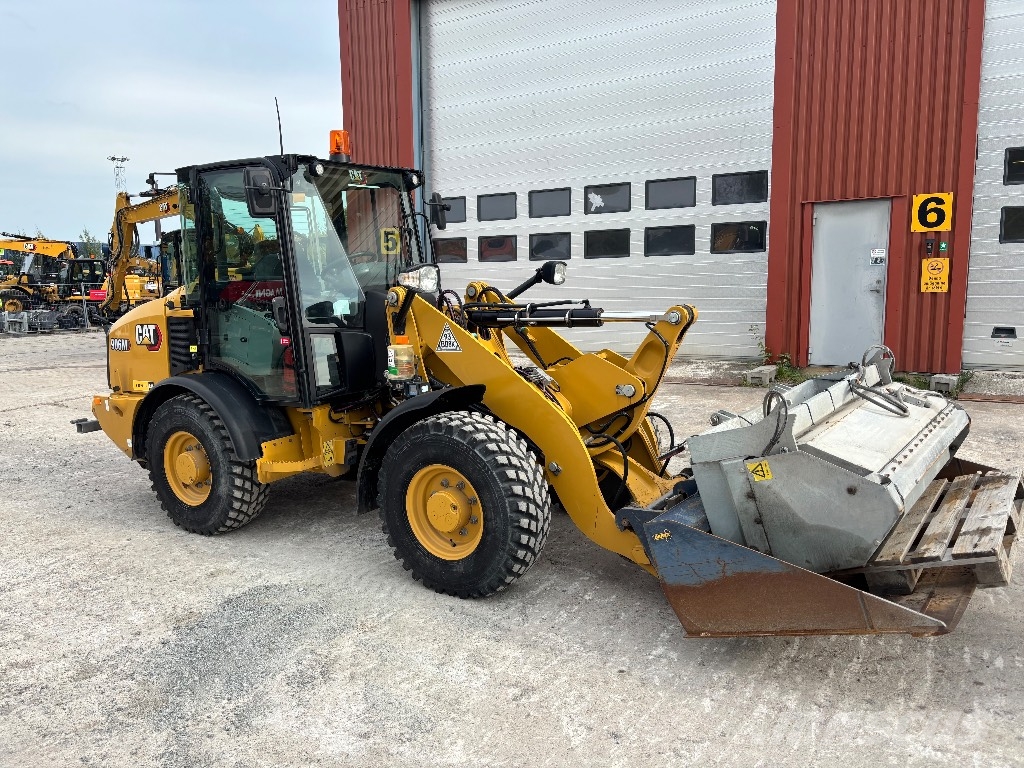 CAT 906M Rataslaadurid