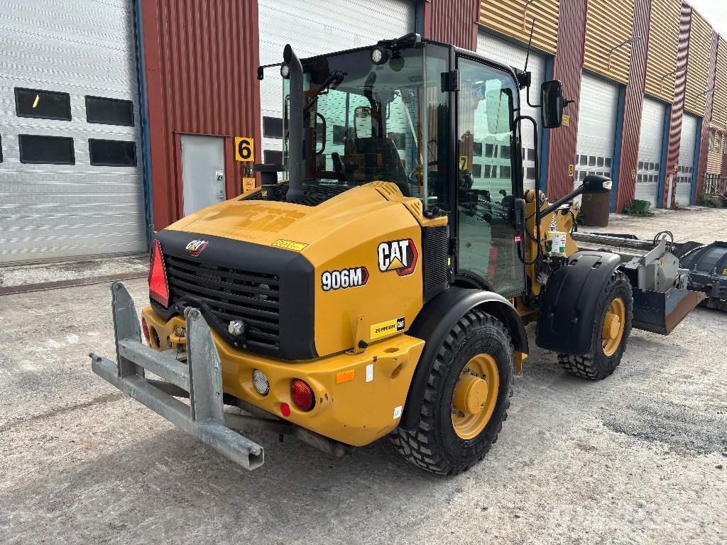 CAT 906M Rataslaadurid