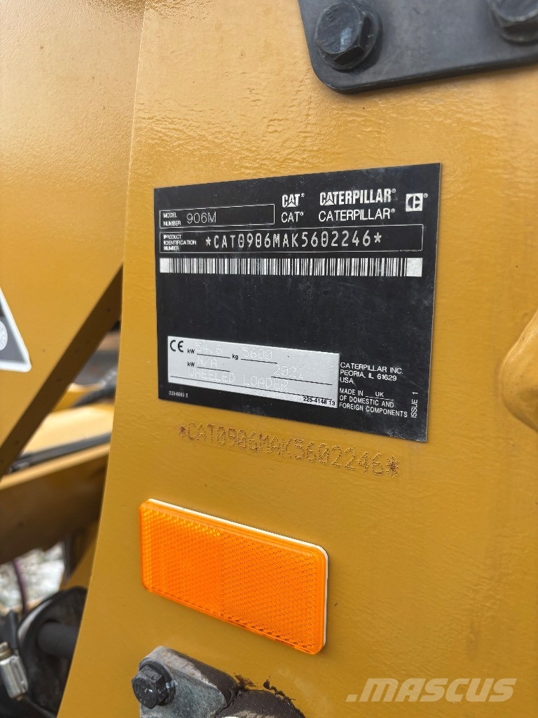 CAT 906M Rataslaadurid