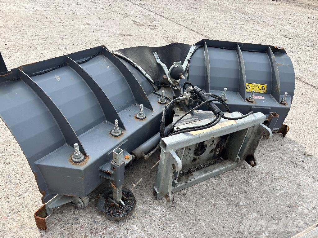 CAT 906M Rataslaadurid