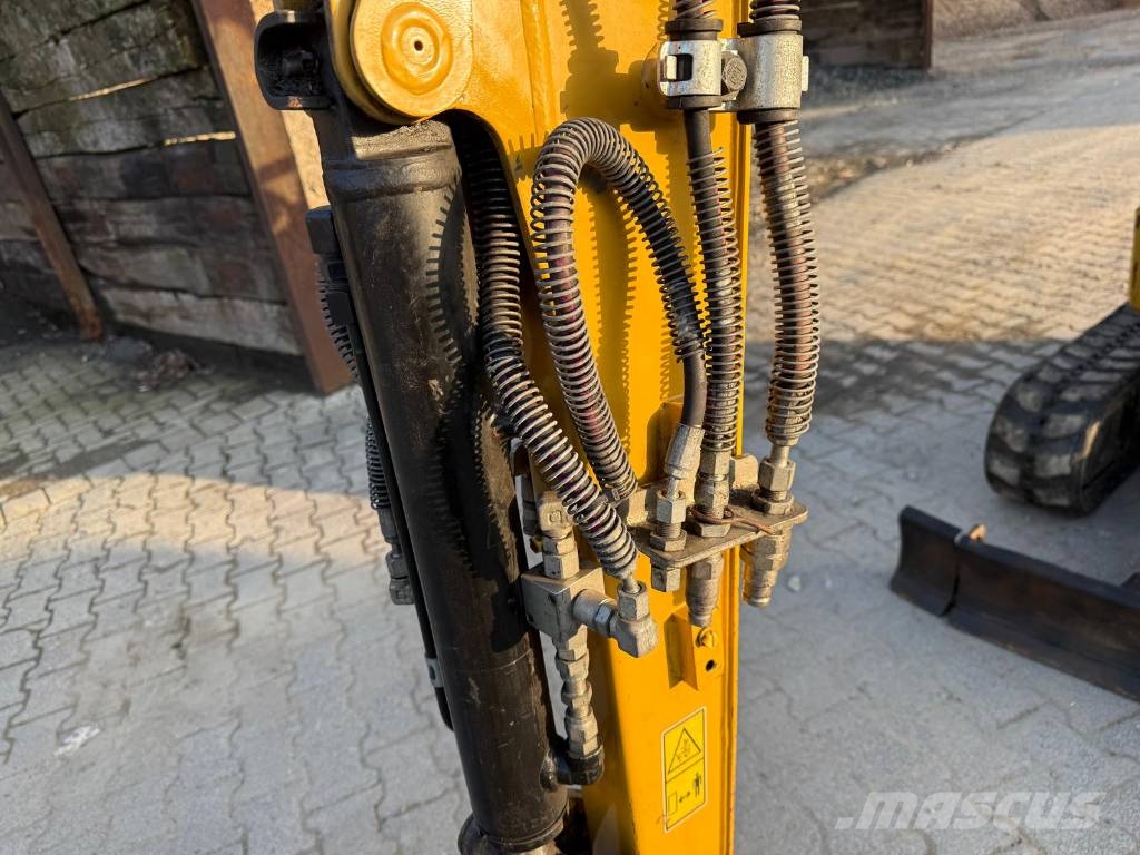 CAT 301.8-5 小型挖掘机