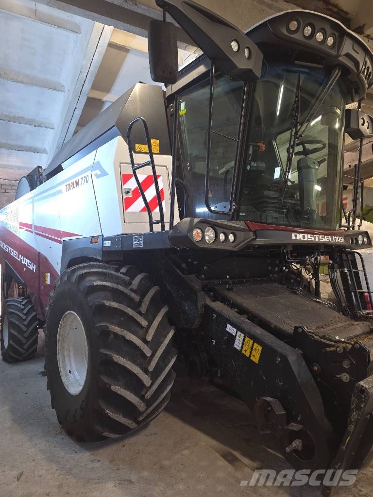 Rostselmash Torum 770 Kombajni