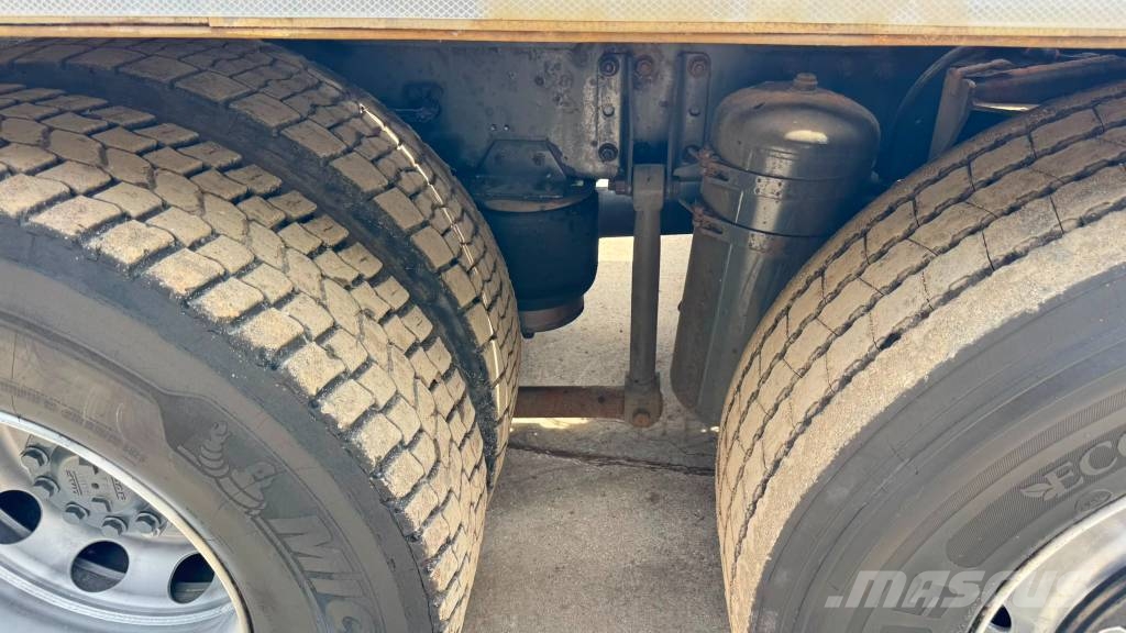 DAF CF 85.460 8x2 abroll tipper - Hiab 211 Camiones grúa