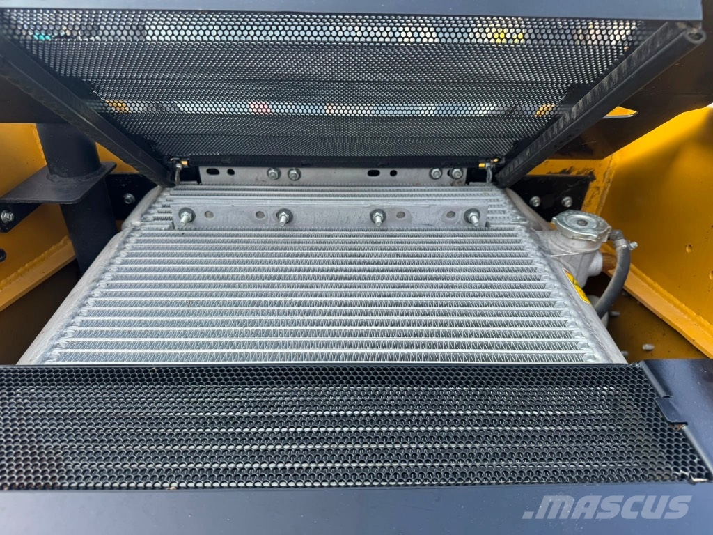 CAT 226 D3 لوادر انزلاقية التوجيه
