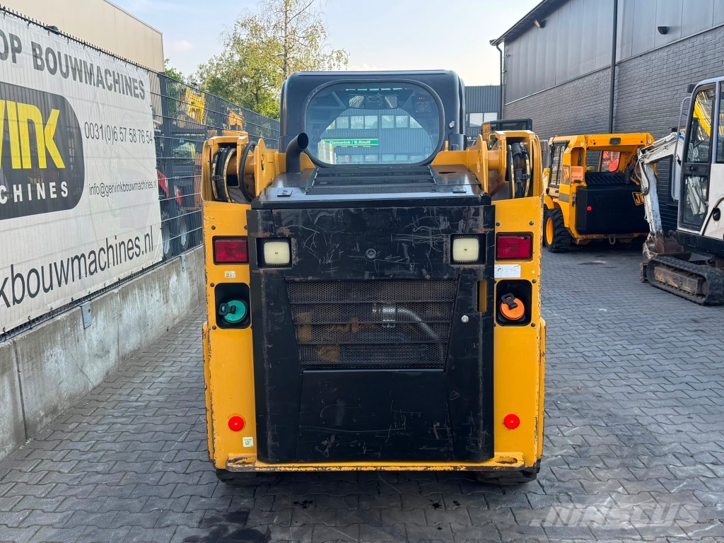 CAT 226 D3 لوادر انزلاقية التوجيه