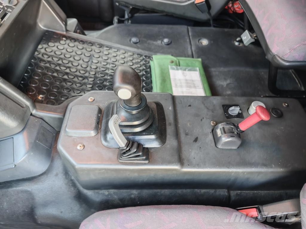 Iveco Eurotrakker 190E35W Cursor 4x4 平板栏板货车