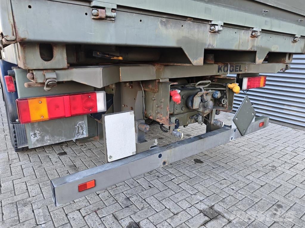 Iveco Eurotrakker 190E35W Cursor 4x4 平板栏板货车