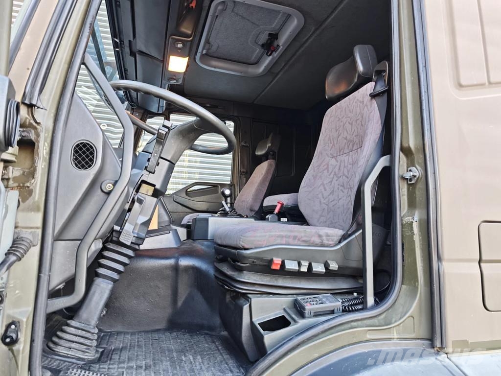 Iveco Eurotrakker 190E35W Cursor 4x4 平板栏板货车