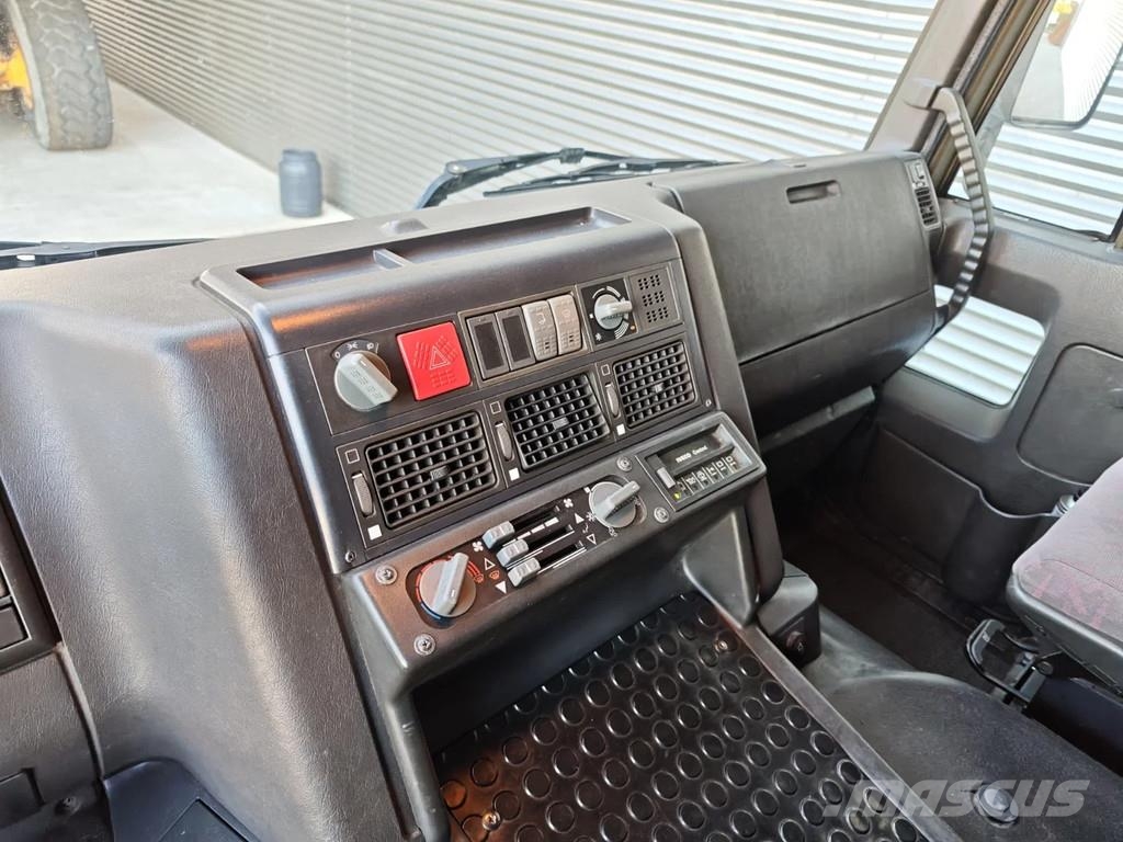 Iveco Eurotrakker 190E35W Cursor 4x4 平板栏板货车