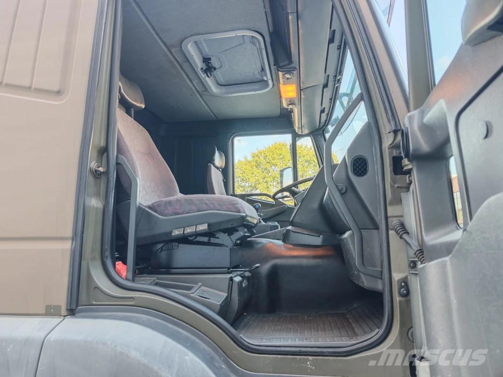 Iveco Eurotrakker 190E35W Cursor 4x4 平板栏板货车