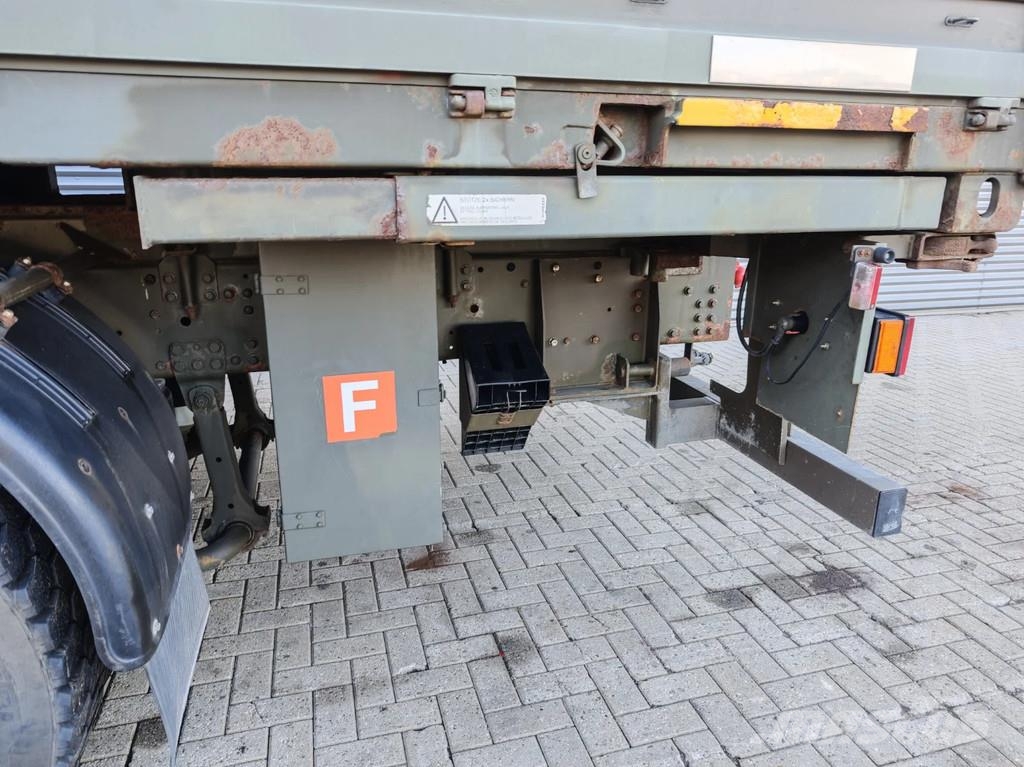 Iveco Eurotrakker 190E35W Cursor 4x4 平板栏板货车