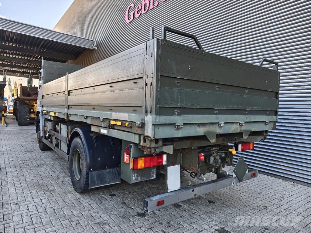 Iveco Eurotrakker 190E35W Cursor 4x4 平板栏板货车