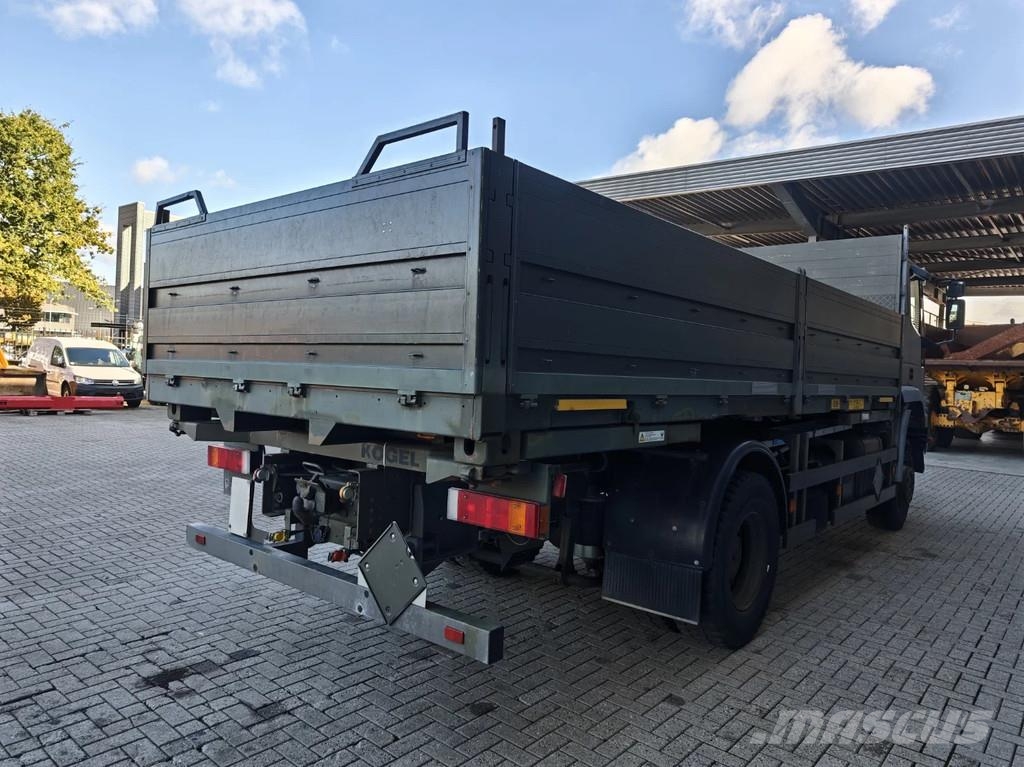Iveco Eurotrakker 190E35W Cursor 4x4 平板栏板货车