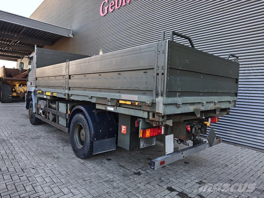 Iveco Eurotrakker 190E35W Cursor 4x4 平板栏板货车
