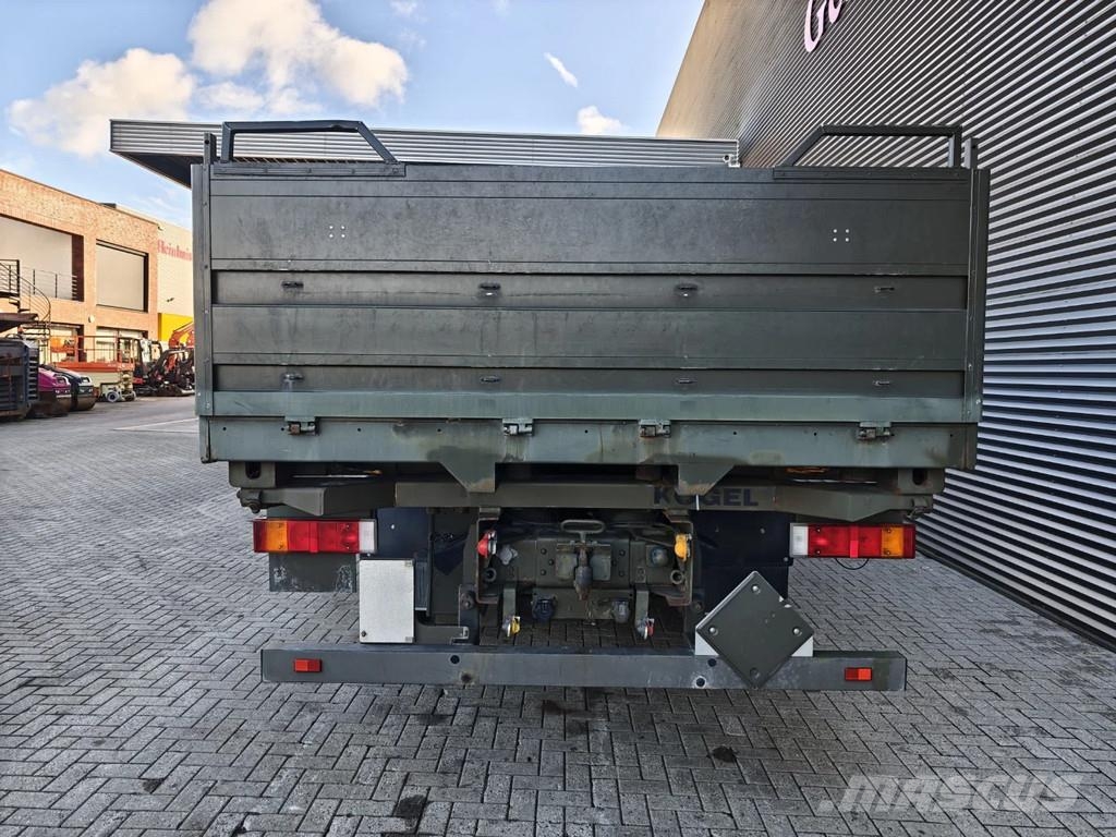 Iveco Eurotrakker 190E35W Cursor 4x4 平板栏板货车