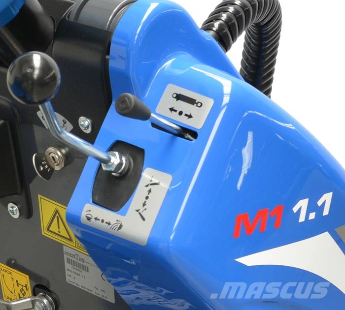 Multione 1.1 スキッドステアローダー