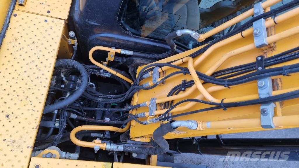 JCB JS 160 LC حفارات زحافة