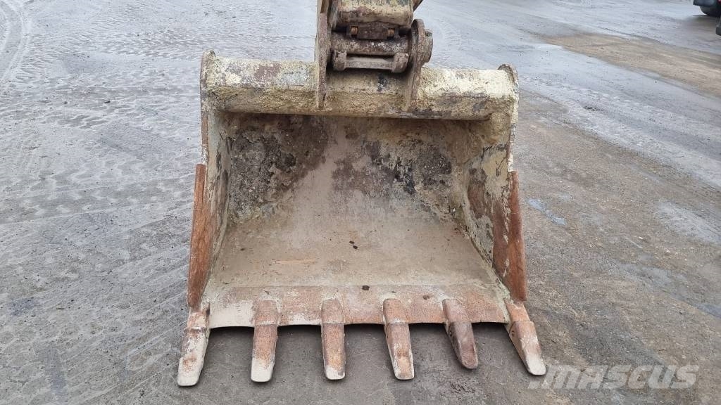 JCB JS 160 LC حفارات زحافة