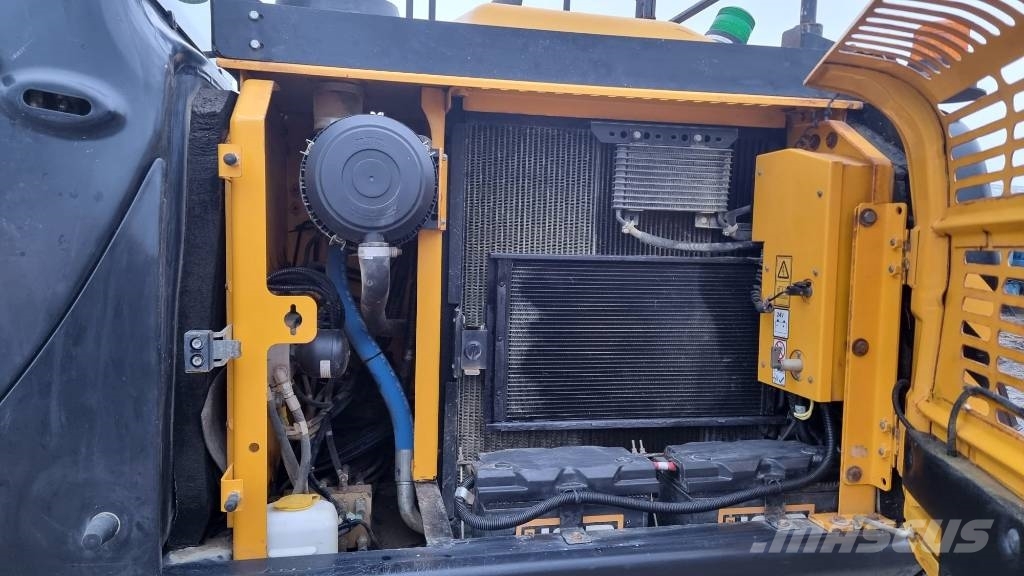 JCB JS 160 LC حفارات زحافة