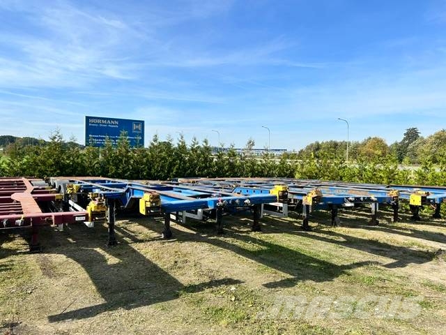 Wielton SN Containerframe/Skiploader semi-trailers