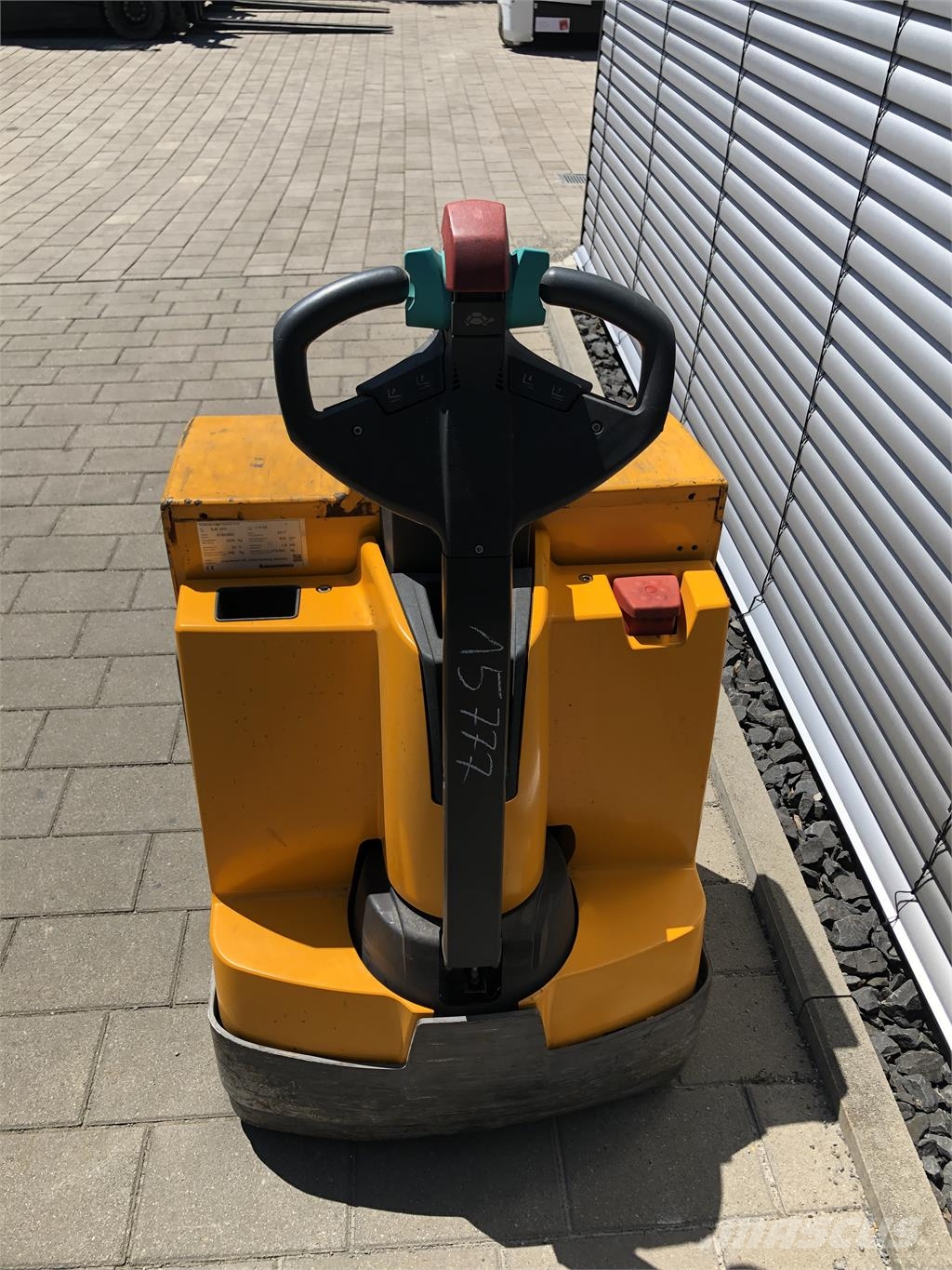 Jungheinrich EJE 220 R Pedestrian stacker