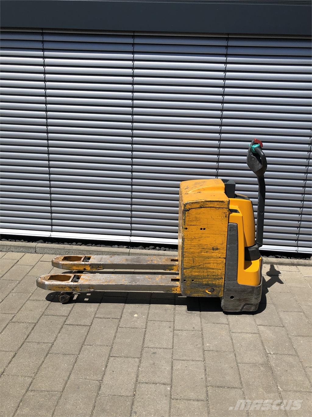Jungheinrich EJE 220 R Pedestrian stacker