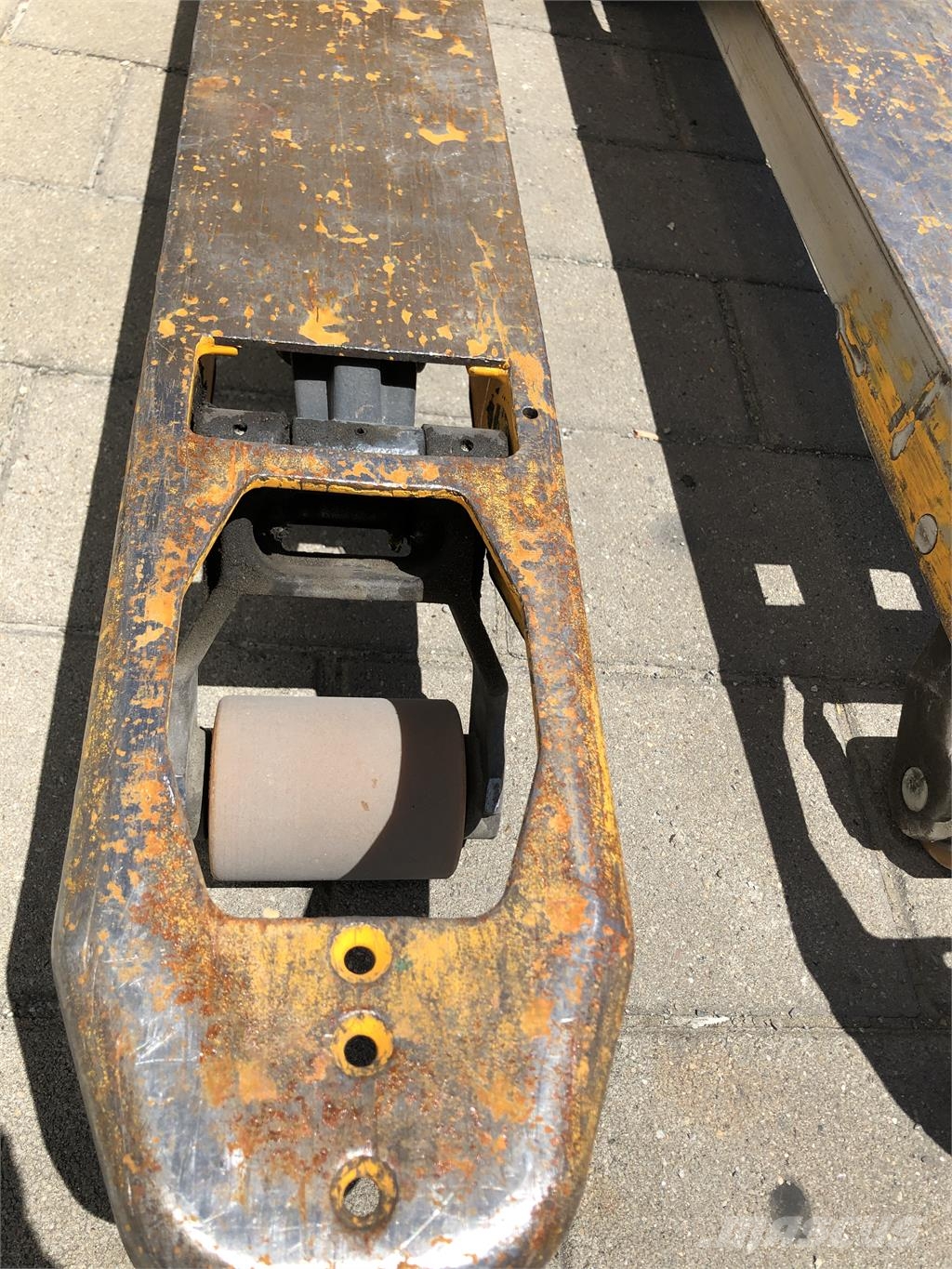 Jungheinrich EJE 220 R Παλετοφόρα πεζού χειριστή με ιστό
