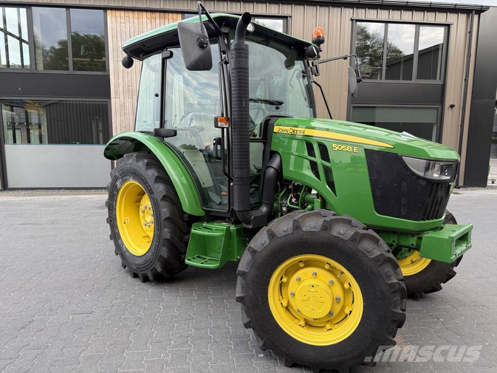 John Deere 5058E Tractoren