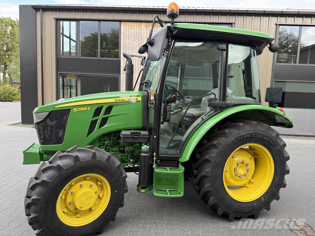 John Deere 5058E Tractoren