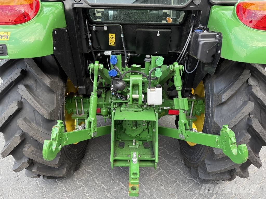 John Deere 5058E Tractoren