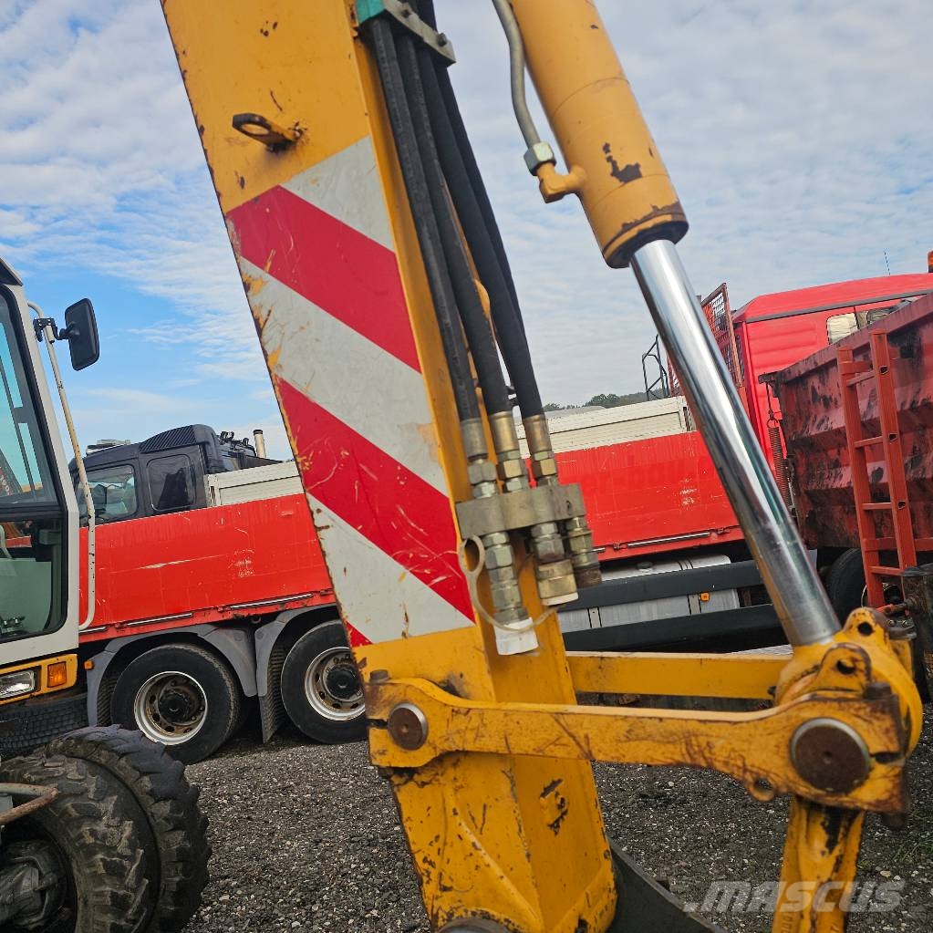 Liebherr 308 حفارات بعجل
