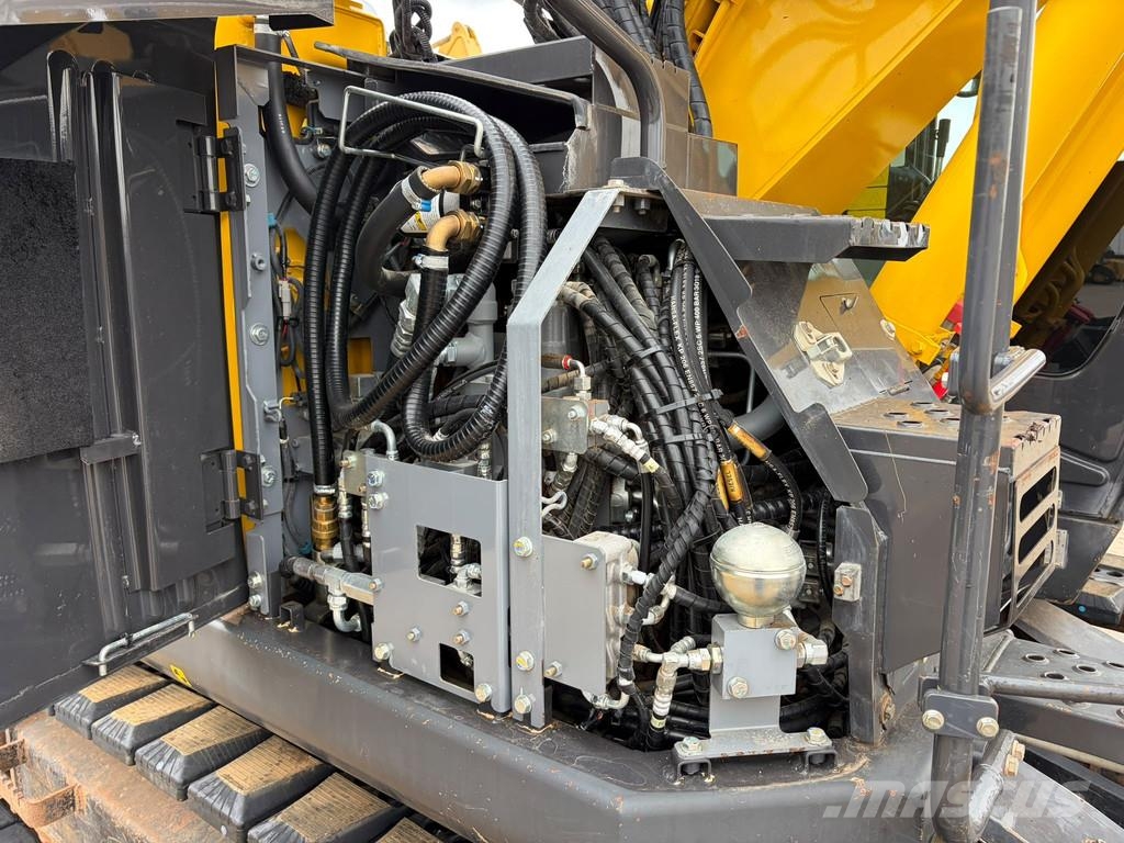 Hitachi ZX135US-6 حفارات زحافة